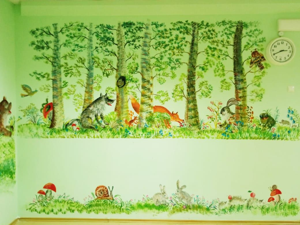 Преподаватели детской художественной школы выполнили роспись в детском саду №9 «Цветик-семицветик».2